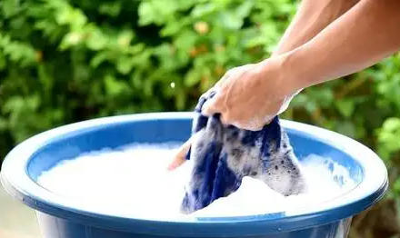 Aditivos práticos para resolver problemas de formação de espuma na produção de detergentes para roupas