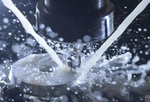 Causas e efeitos da formação de espuma no fluido de corte de metal